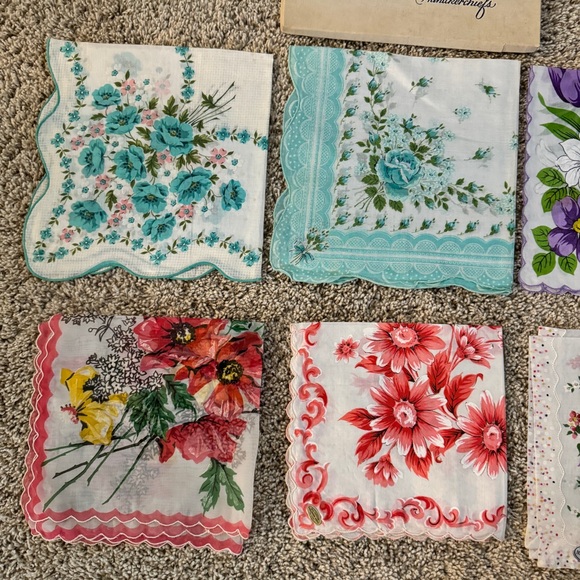 NWT (3) and NWOT (3) Vintage Ladies. Handkerchiefs Made in Japan and Philippines - Picture 4 of 14